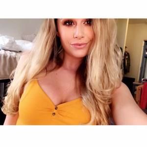 Meet your Posher, Alexia